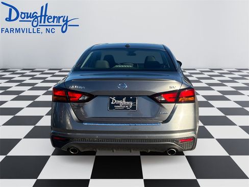 Used 2022 Nissan Altima 2.5 SV w/ SV Premium Package image 4