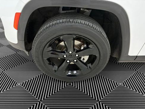 Used 2023 Jeep Grand Cherokee Altitude AWD/4WD image 9