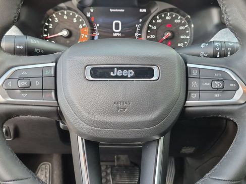 Used 2025 Jeep Compass Latitude w/ Convenience Group AWD/4WD image 23