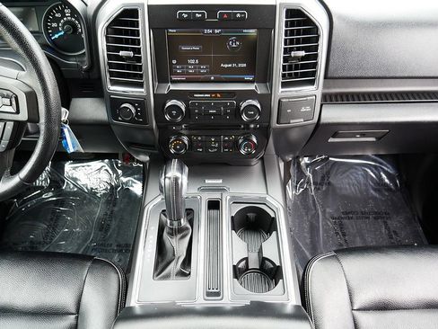 Used 2015 Ford F150 XLT w/ Equipment Group 302A Luxury AWD/4WD image 22
