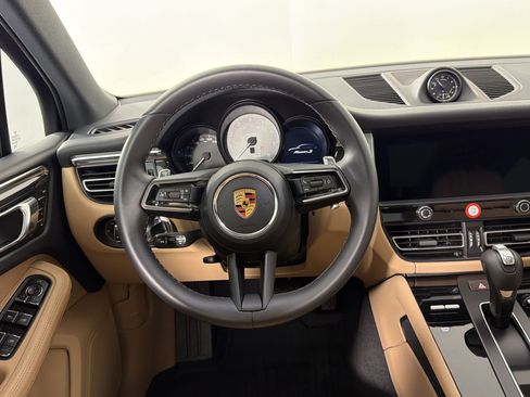 Certified 2023 Porsche Macan S AWD/4WD image 29