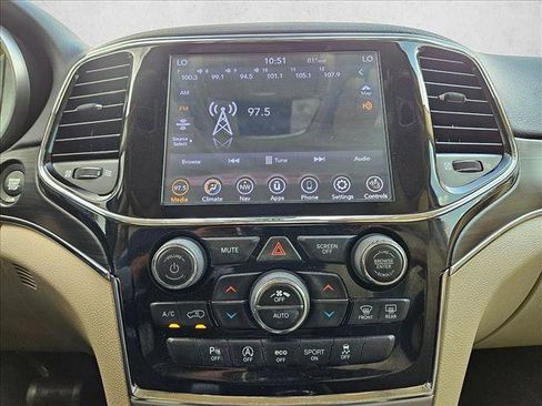 Used 2020 Jeep Grand Cherokee Limited RWD image 15