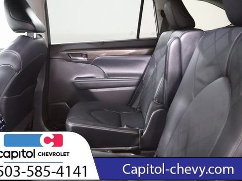 Used 2021 Toyota Highlander Platinum AWD/4WD image 37
