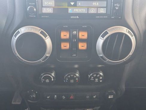 Used 2014 Jeep Wrangler Unlimited Sahara w/ Connectivity Group AWD/4WD image 16