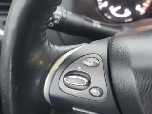 Used 2020 Nissan Pathfinder Platinum image 19