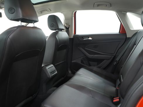 Used 2019 Volkswagen Jetta SE w/ Cold Weather Package FWD image 18