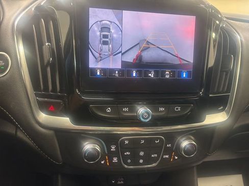 Used 2022 Chevrolet Traverse LT w/ LT Premium Package image 12