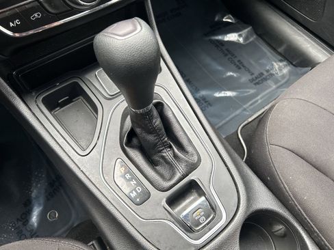 Used 2020 Jeep Cherokee Latitude image 10