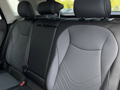 New 2025 Volkswagen Tiguan SE image 26