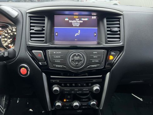 Used 2018 Nissan Pathfinder SV image 21