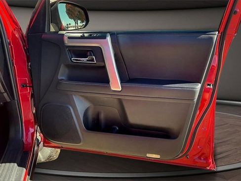 Used 2020 Toyota 4Runner SR5 image 21