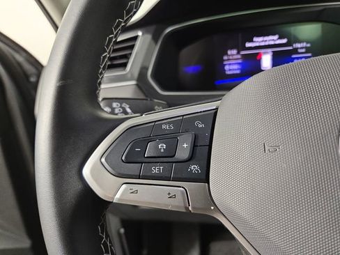 Used 2024 Volkswagen Tiguan SE w/ Panoramic Sunroof Package FWD image 25