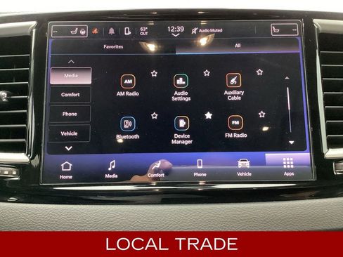 Used 2023 Chrysler Pacifica Touring-L image 4