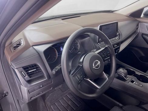 Used 2023 Nissan Rogue SV image 10