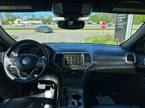 Used 2017 Jeep Grand Cherokee Limited AWD/4WD image 28