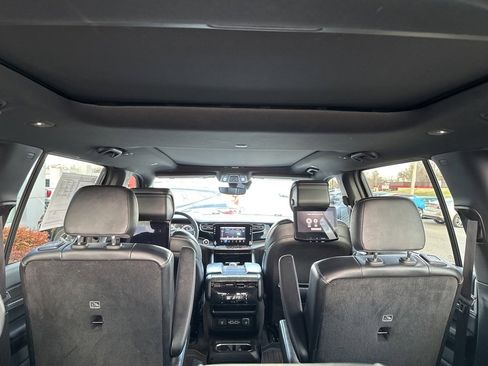 Used 2022 Jeep Wagoneer Series III w/ Premium Group I image 11