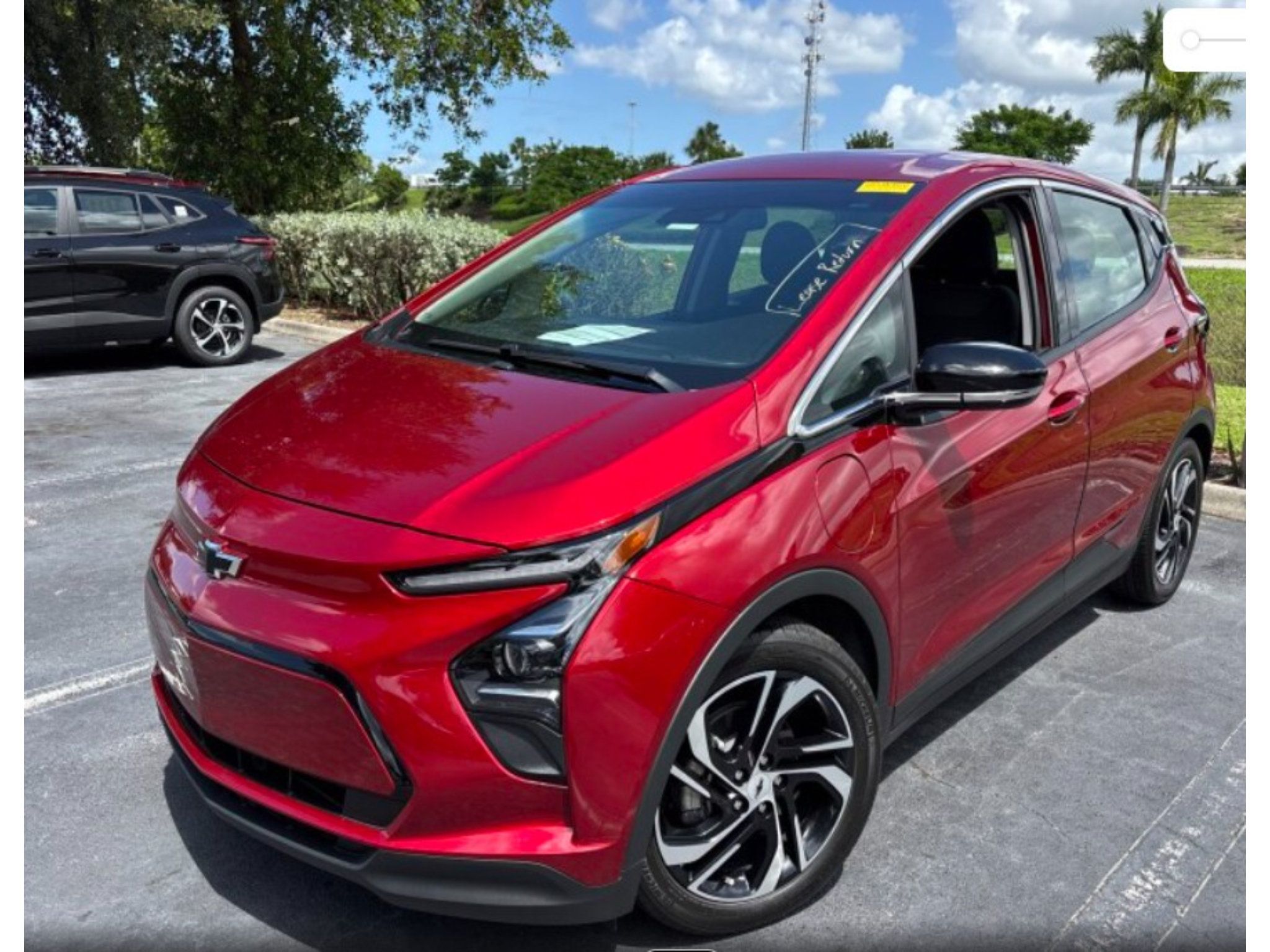 Used 2023 Chevrolet Bolt LT FWD image 1