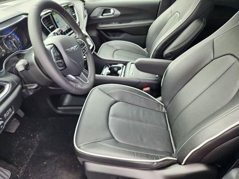 New 2026 Chrysler Pacifica Limited AWD/4WD image 12