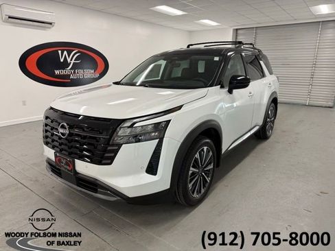 New 2026 Nissan Pathfinder Platinum image 1