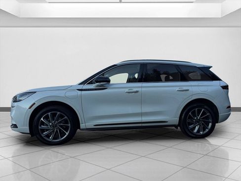 Used 2021 Lincoln Corsair Grand Touring AWD/4WD image 2
