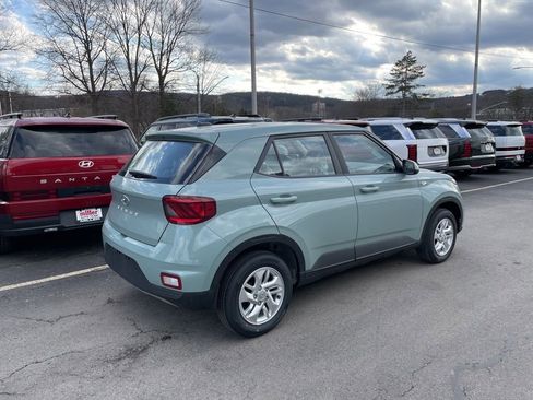 New 2026 Hyundai Venue SE image 4