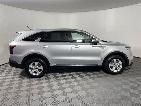 Used 2022 Kia Sorento LX AWD/4WD image 8
