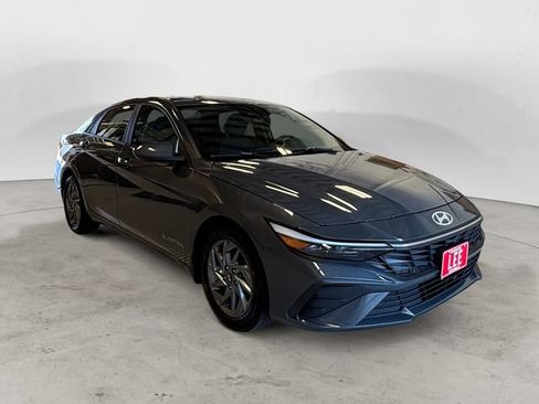 Used 2024 Hyundai Elantra SEL FWD image 8