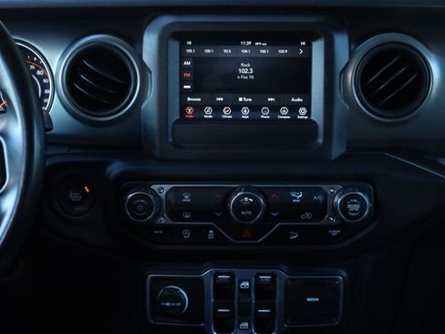 Used 2018 Jeep Wrangler Unlimited Sport S AWD/4WD image 10