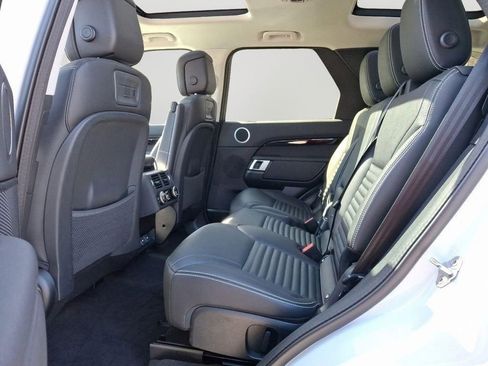 Used 2024 Land Rover Discovery S image 10