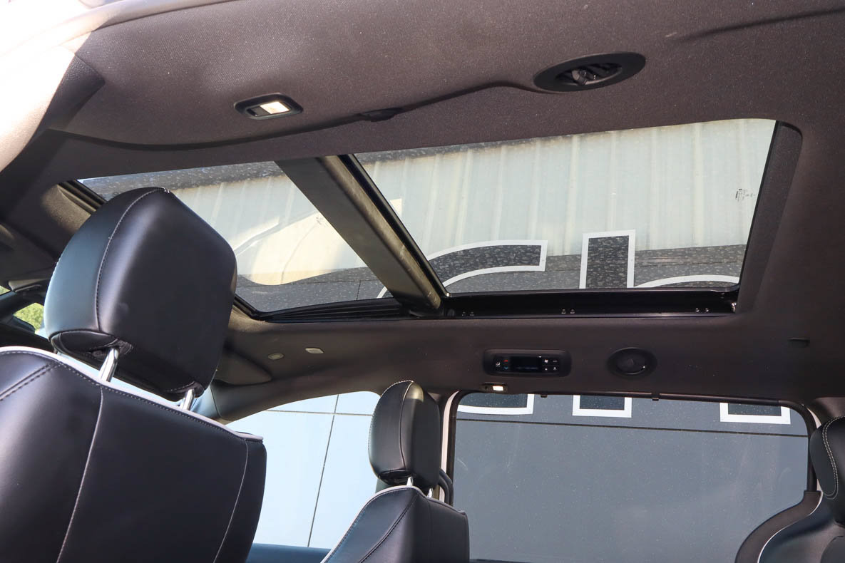 Used 2025 Chrysler Pacifica Limited FWD image 9