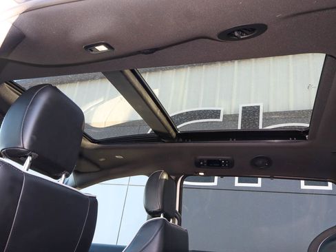 Used 2025 Chrysler Pacifica Limited FWD image 9