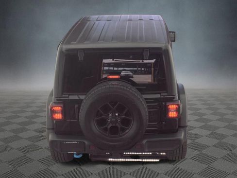 Used 2024 Jeep Wrangler Unlimited AWD/4WD image 3