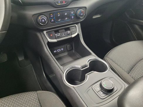 Used 2024 GMC Terrain SLE FWD image 26