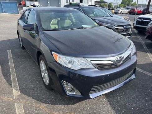 Used 2014 Toyota Camry XLE w/ Leather Package FWD image 3