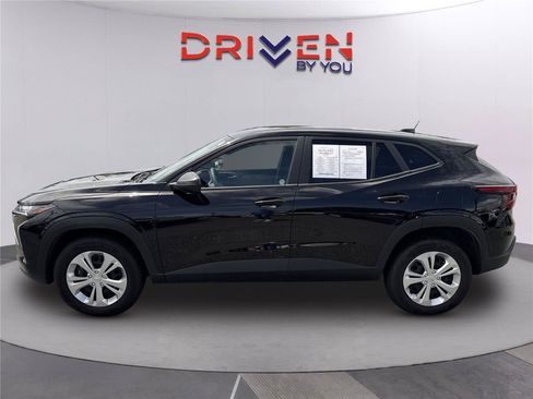 Used 2025 Chevrolet Trax LS FWD image 7