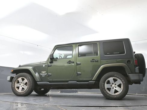 Used 2008 Jeep Wrangler Unlimited Sahara w/ Dual Top Group AWD/4WD image 26