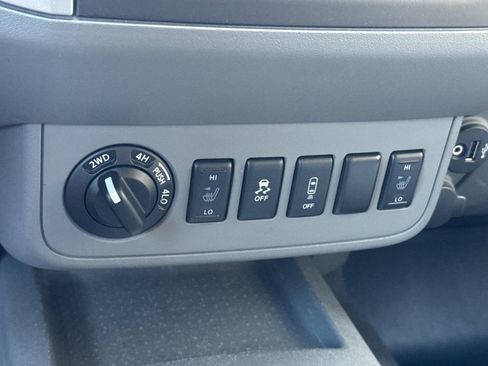 Used 2020 Nissan Frontier SV w/ Midnight Edition Floor Mats AWD/4WD image 30