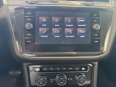 Used 2018 Volkswagen Tiguan SEL image 16