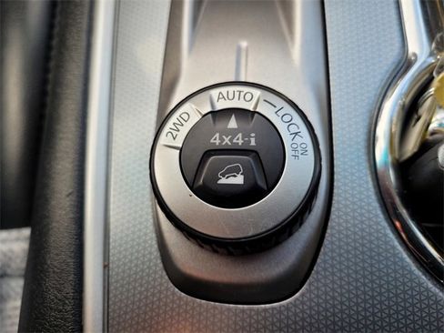 Used 2018 Nissan Pathfinder SL image 27