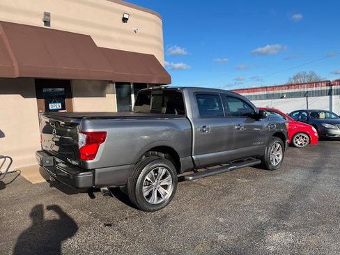 Used 2017 Nissan Titan SL AWD/4WD image 5
