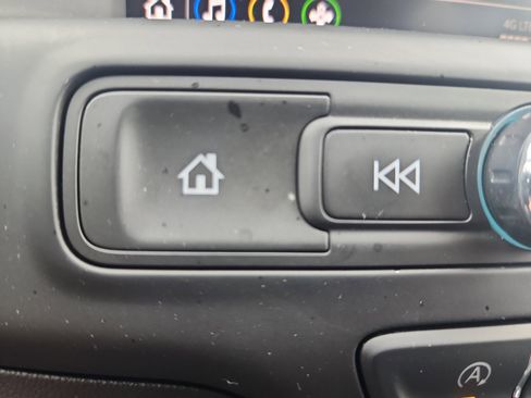 Used 2022 GMC Terrain SLE image 31