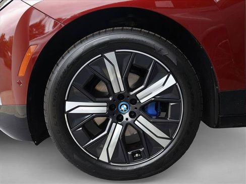 Certified 2024 BMW iX xDrive50 w/ Premium Package AWD/4WD image 26