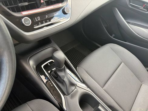 Used 2025 Toyota Corolla LE FWD image 30