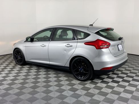 Used 2016 Ford Focus SE w/ Equipment Group 201A image 3