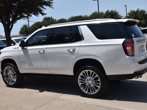 Used 2021 Chevrolet Tahoe High Country w/ Premium Package RWD image 11