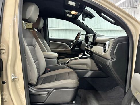 Used 2024 Chevrolet Colorado ZR2 w/ Technology Package AWD/4WD image 22