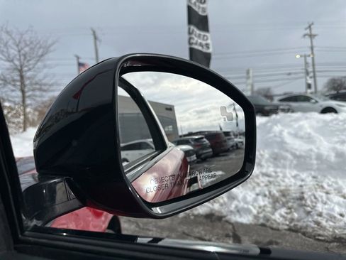 Used 2022 Land Rover Range Rover Velar R-Dynamic S image 23