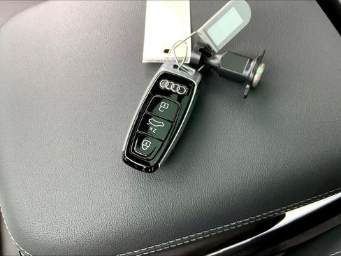 Used 2023 Audi Q8 Prestige w/ Prestige Package AWD/4WD image 14