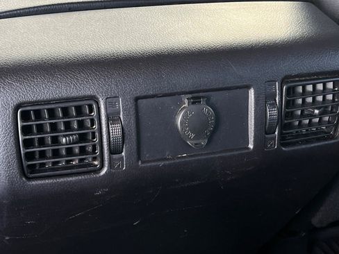 Used 2016 Toyota Tundra SR5 w/ SR5 Upgrade Package AWD/4WD image 16