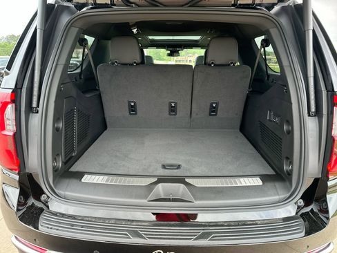 Used 2025 GMC Yukon XL Denali w/ Sun & Power Step Package image 22